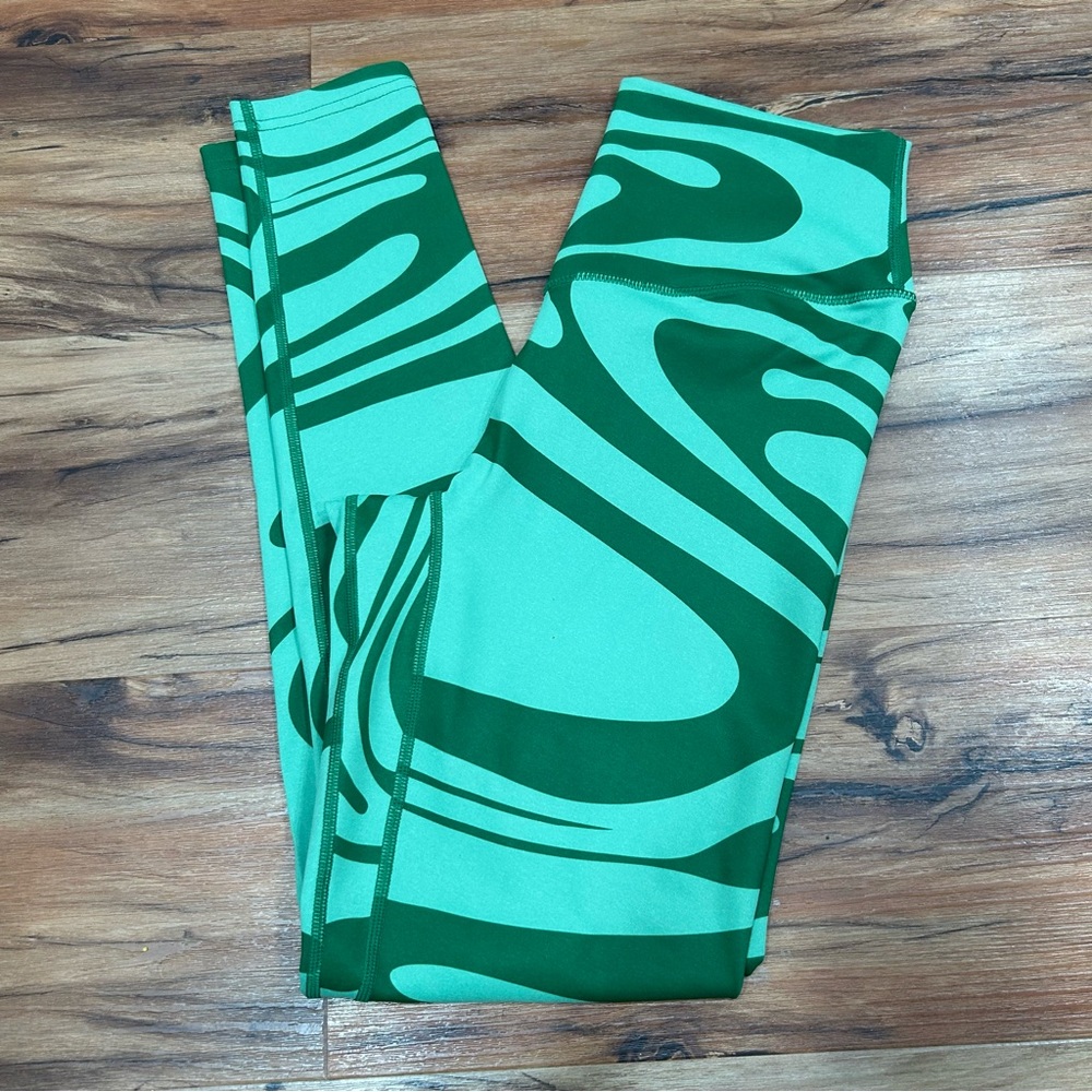 Cosmopolitan Two-Tone Green Swirl Leggings